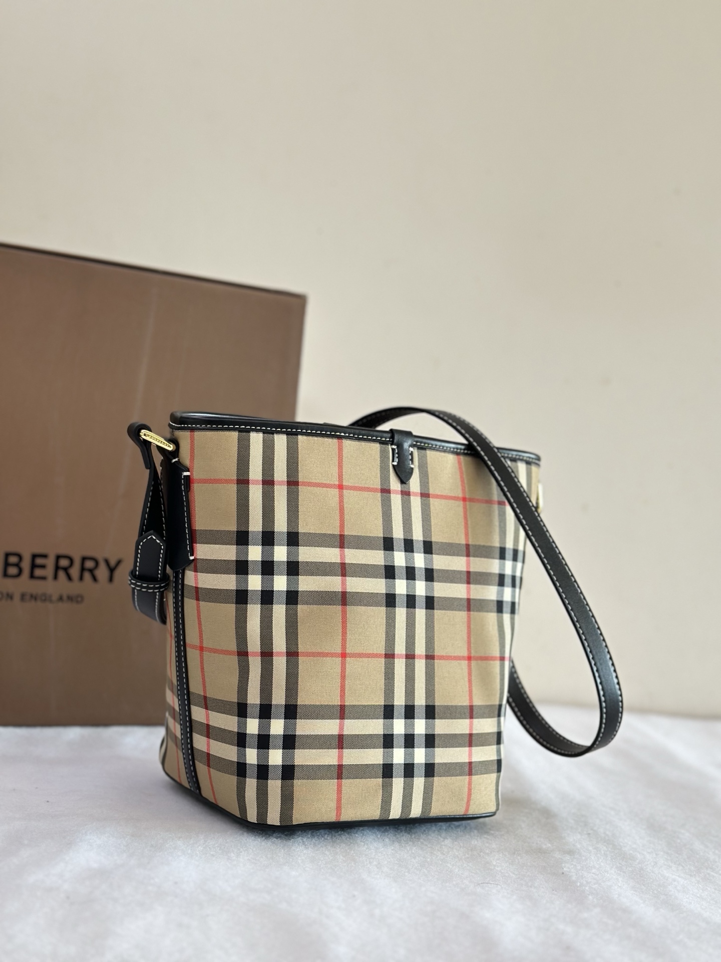 Bv*b*rry bucket-16x15x23cm