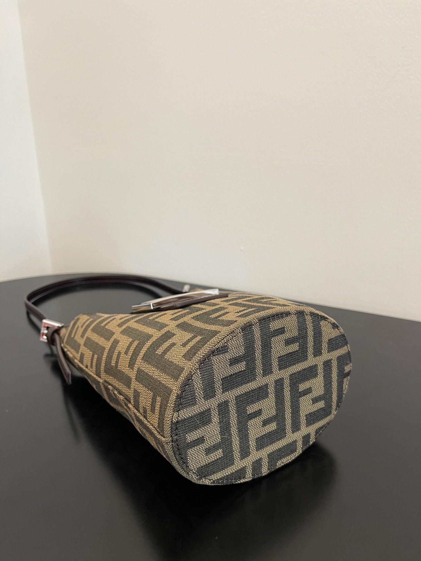 F**di vintage handbags-21x10x14cm