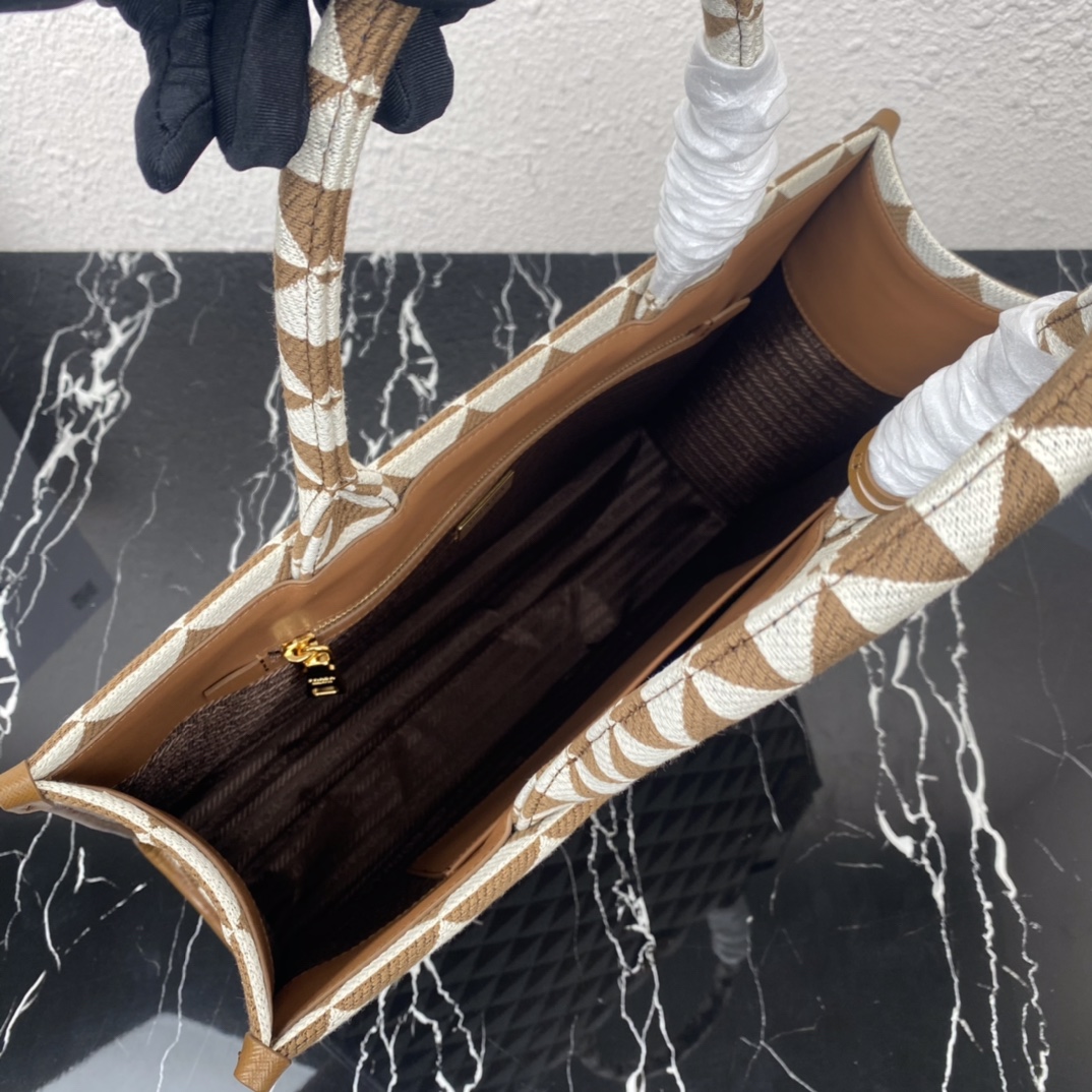 Pra*a small tote in saffiano leather 1ba356-39*31*11cm