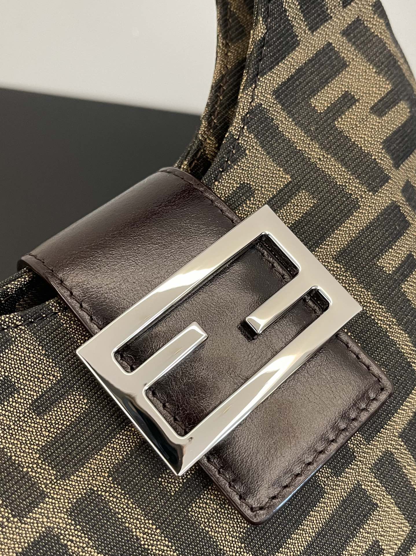 F**di vintage handbags-19x15x14cm