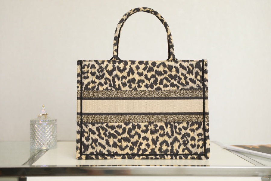 D*or small book tote-36.5cm