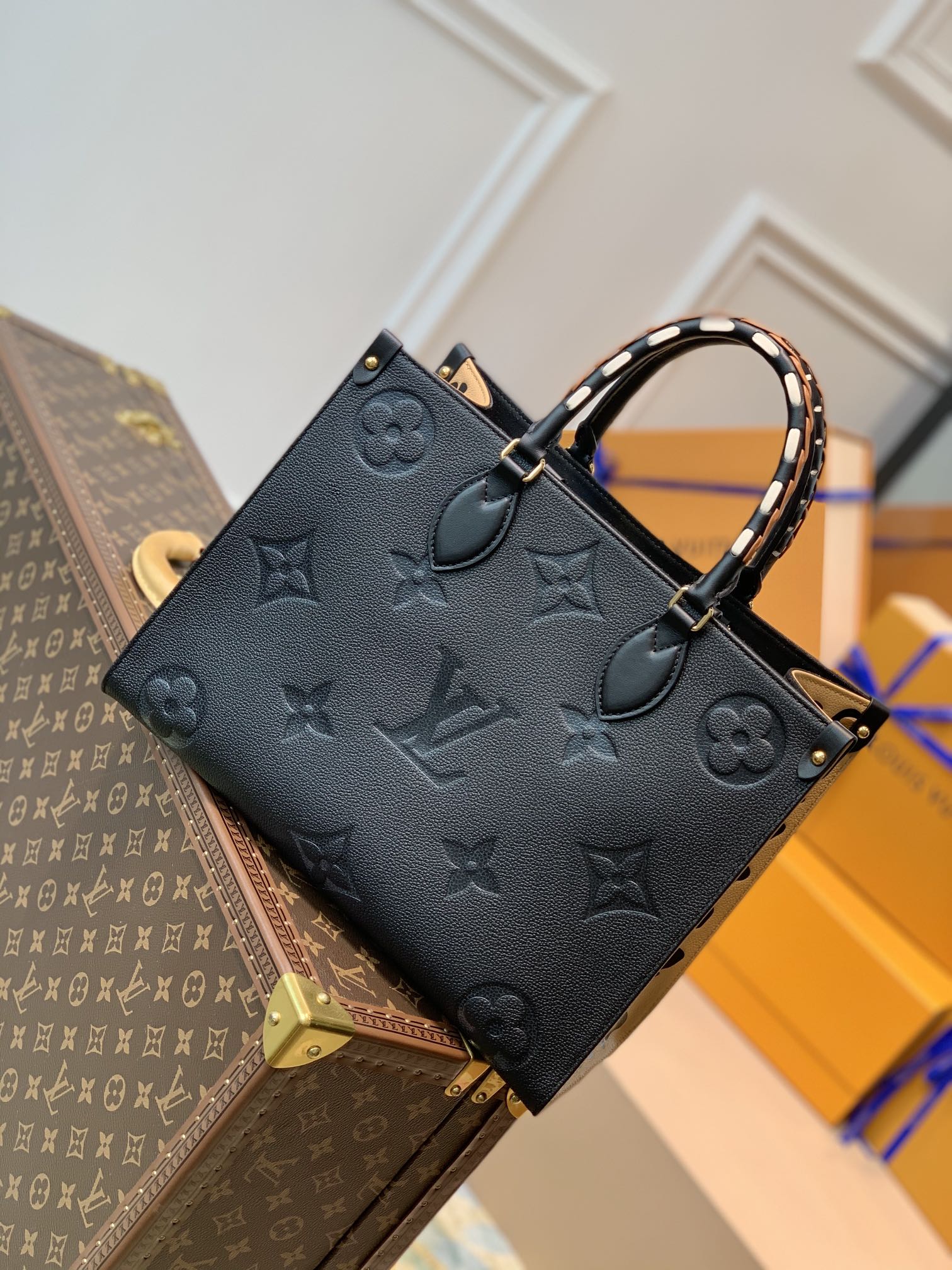 l0*is V*t0n small onthego handbag-35*28*15cm