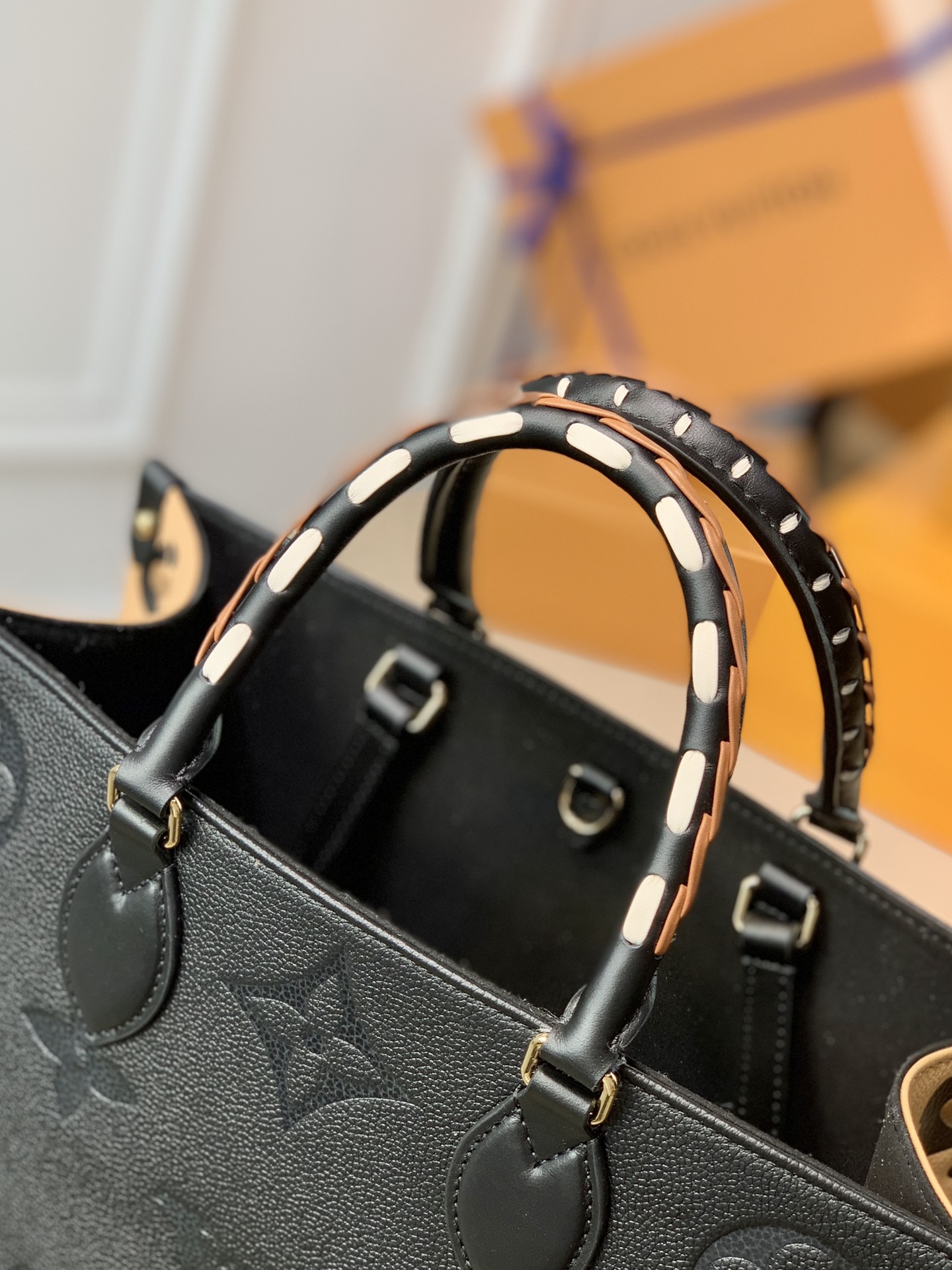 l0*is V*t0n small onthego handbag-35*28*15cm