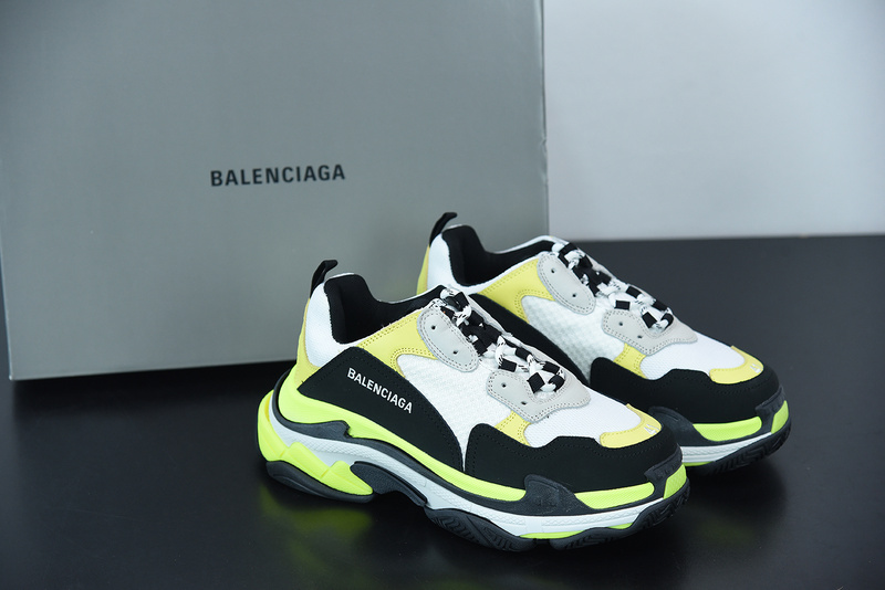 Ba*len*cia*ga triple s