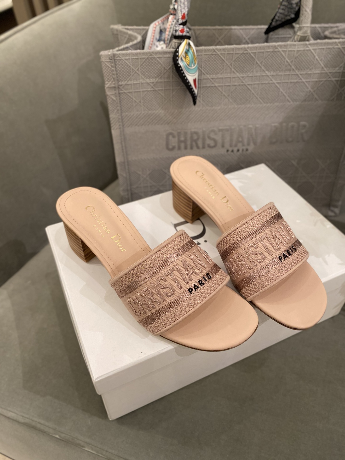 D*or slippers