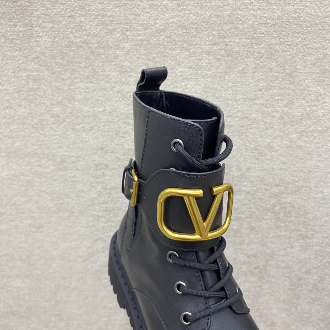 Va1e*ntin0 boots