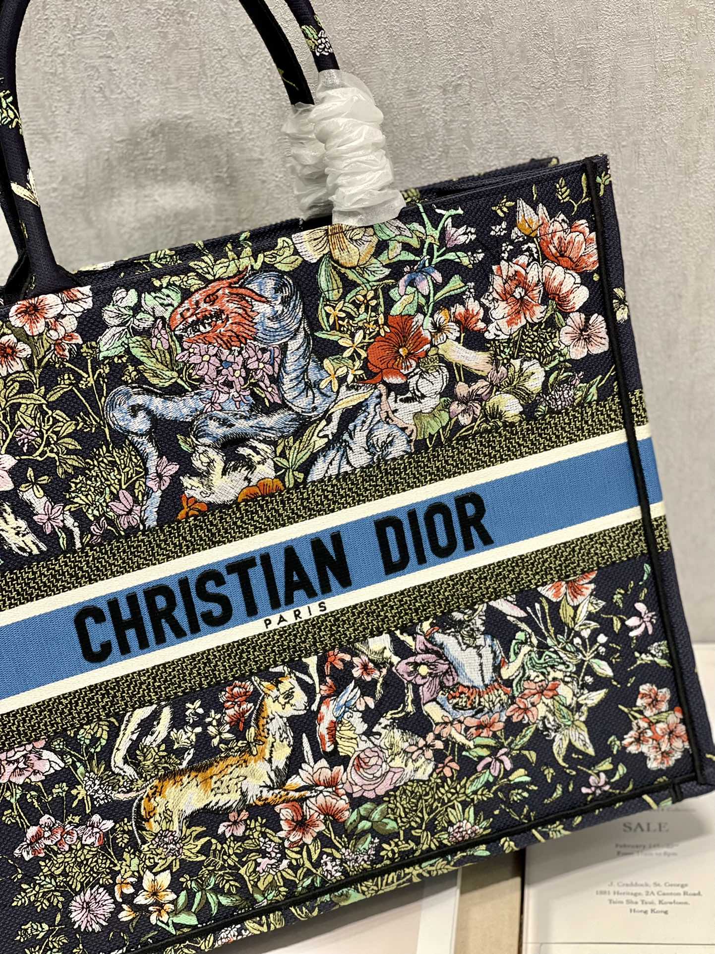 D*or book tote