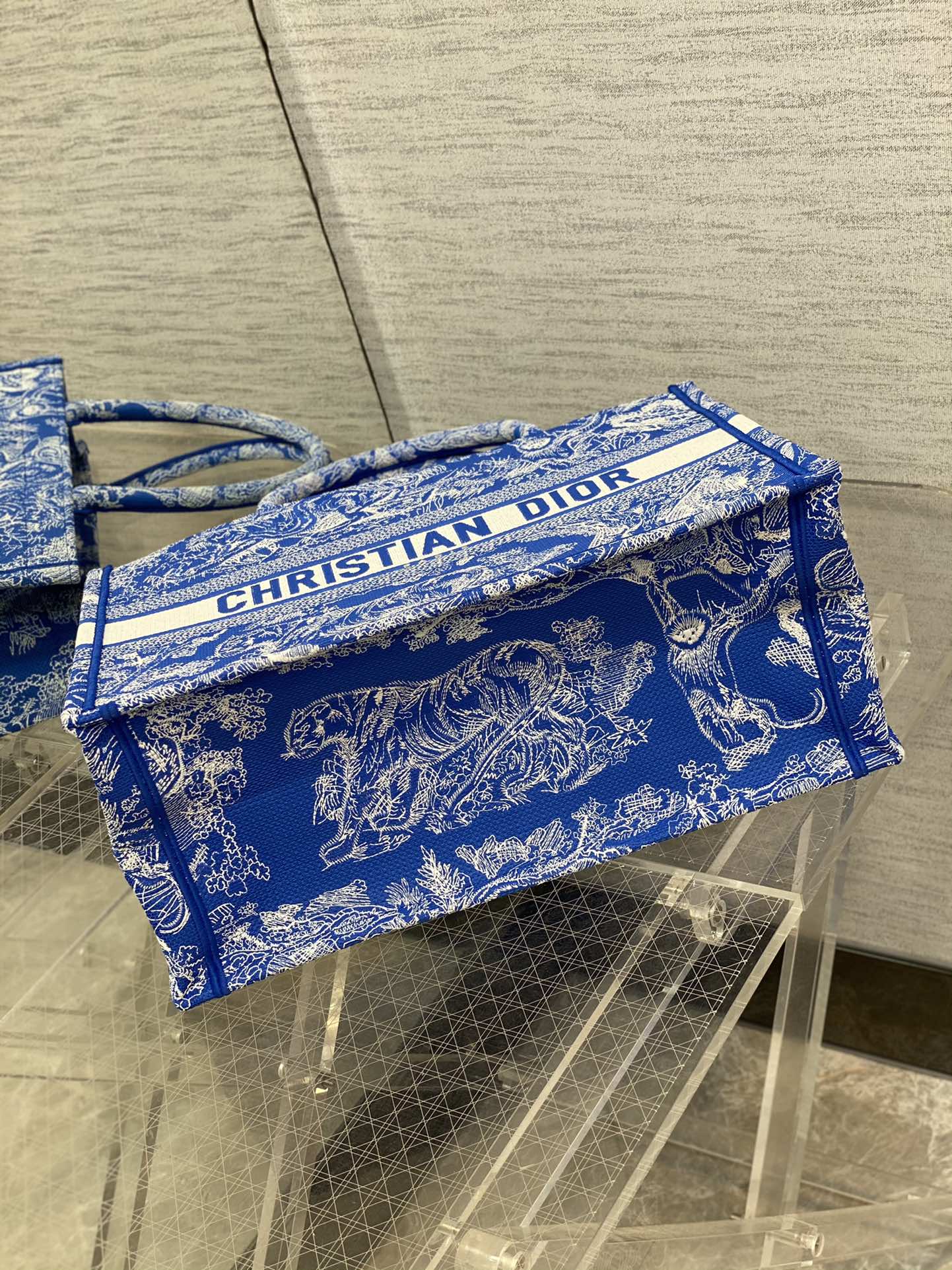 D*or small book tote-36.5cm