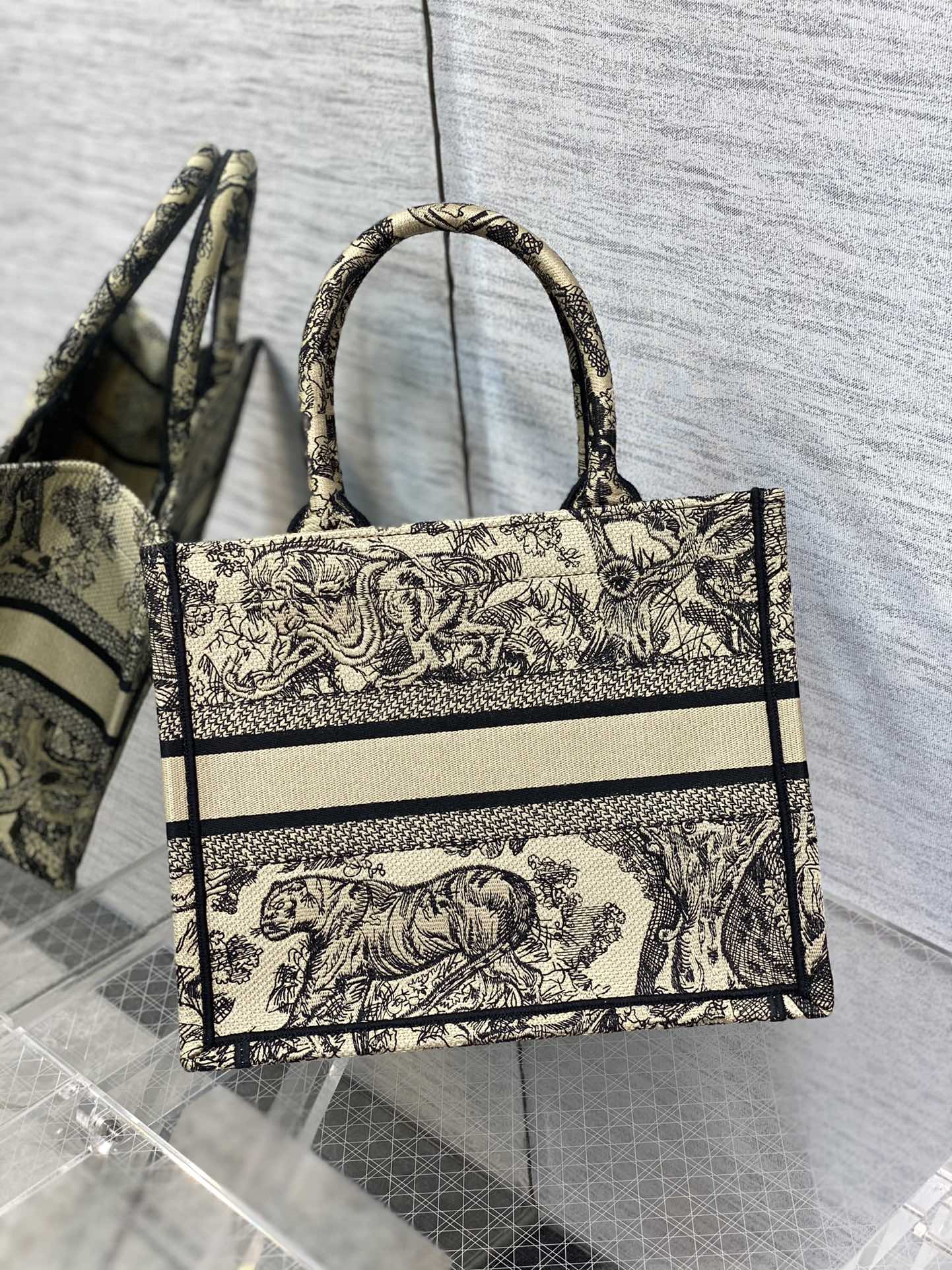 D*or small book tote-26*8*22cm