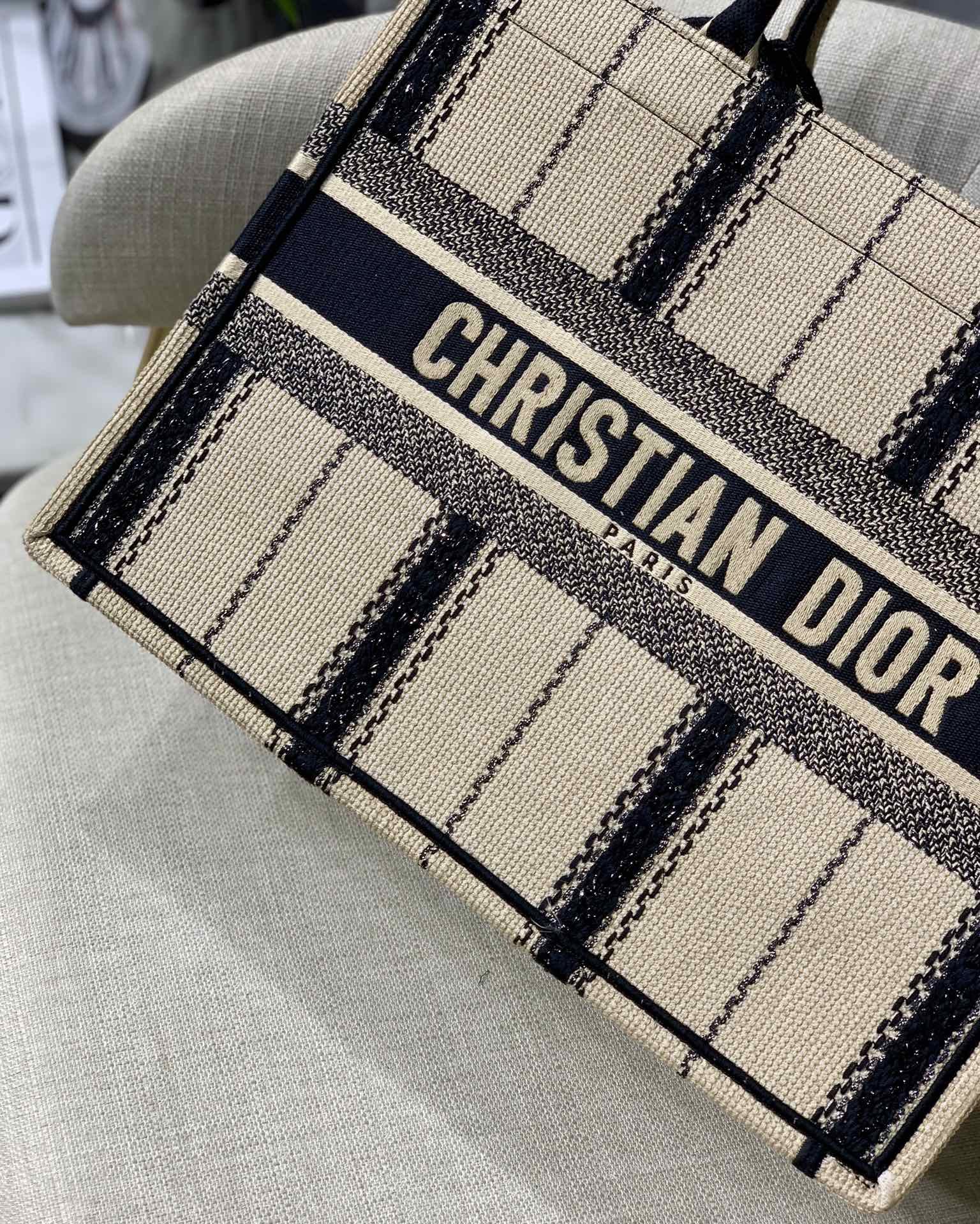 D*or small book tote