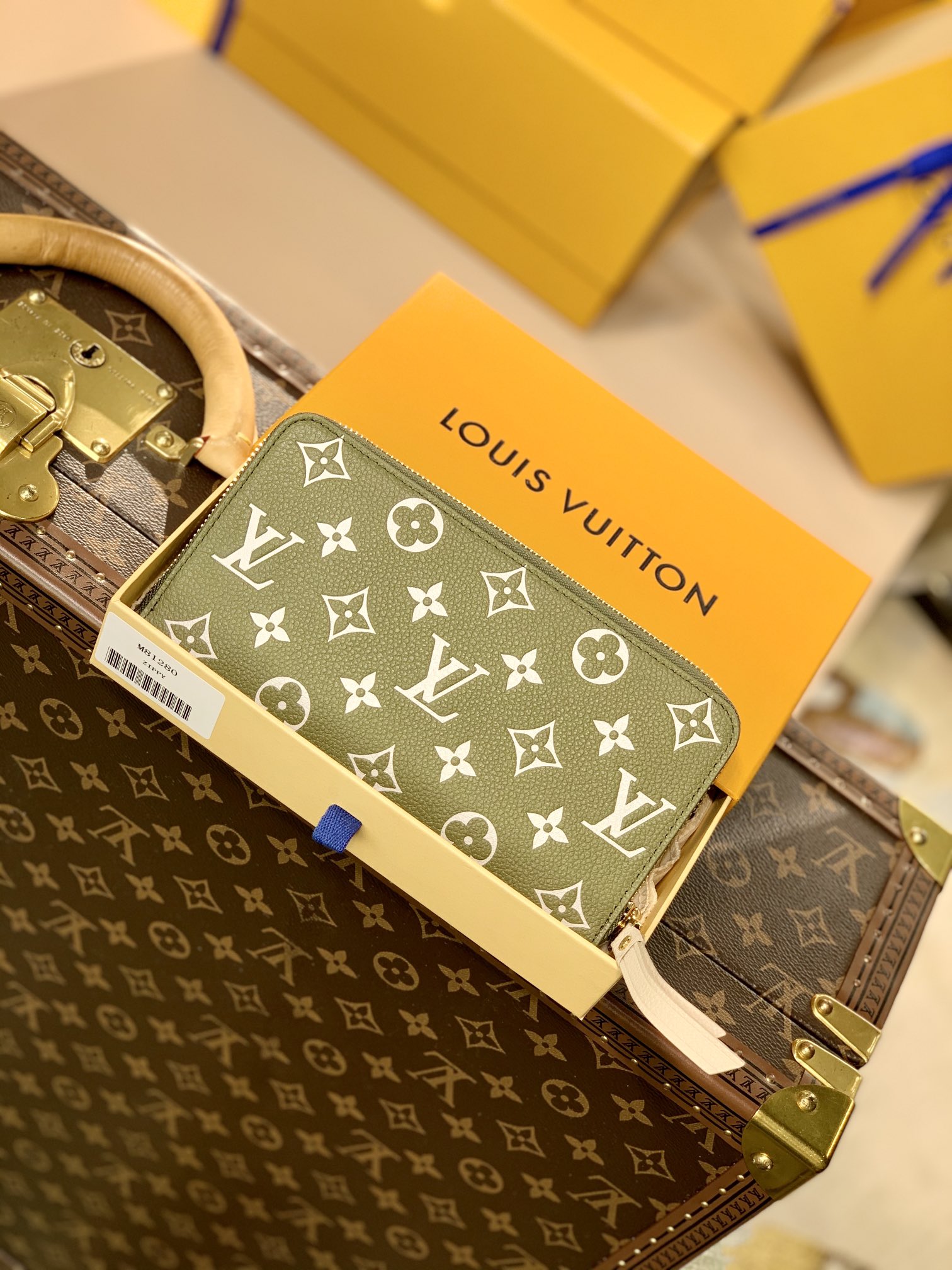 l0*is V*t0n spring in the city zippy wallet m81280-19.5x10.5x2.5cm