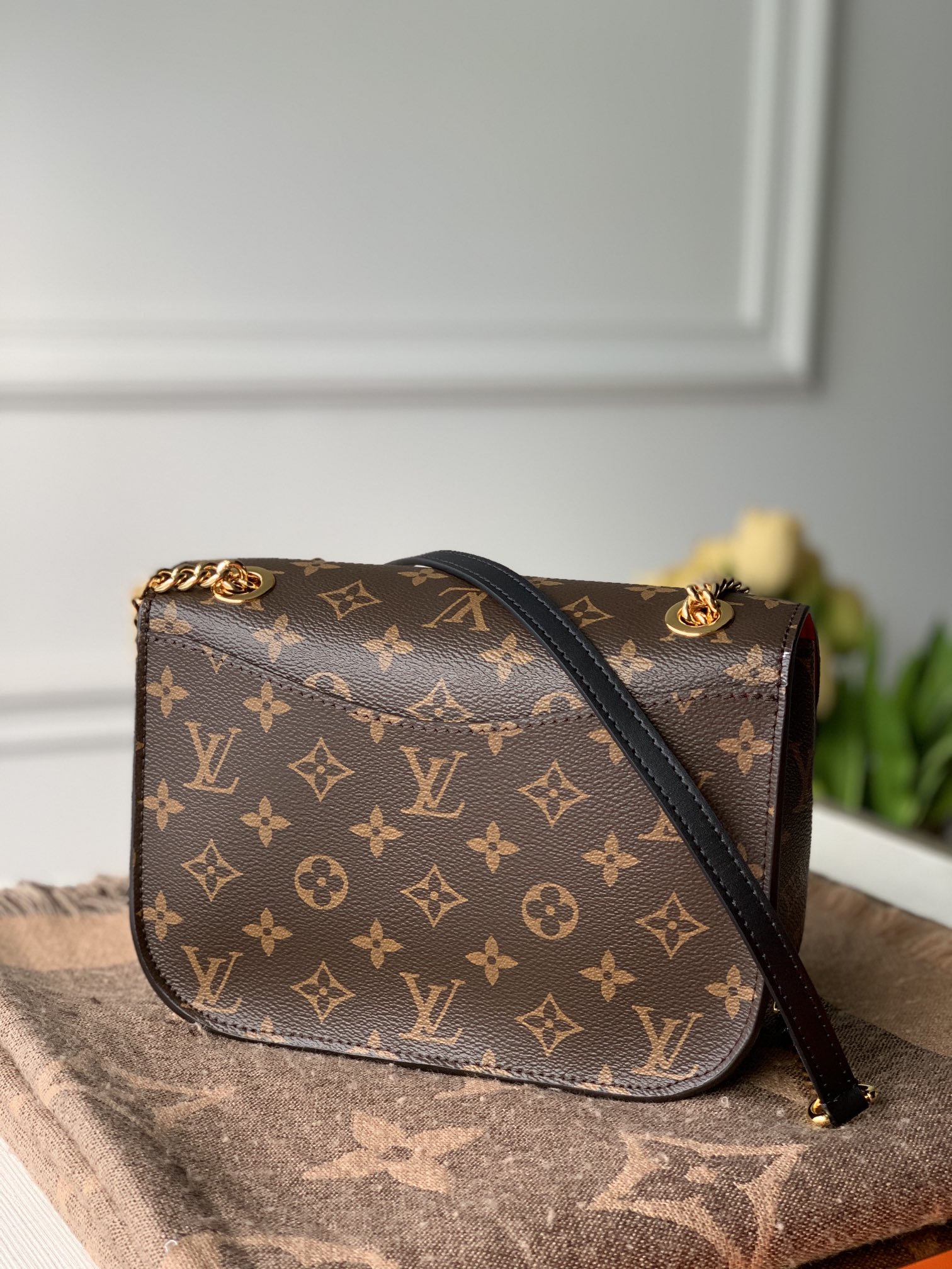 l0*is V*t0n compact chain bag m45592 -22*17*10cm