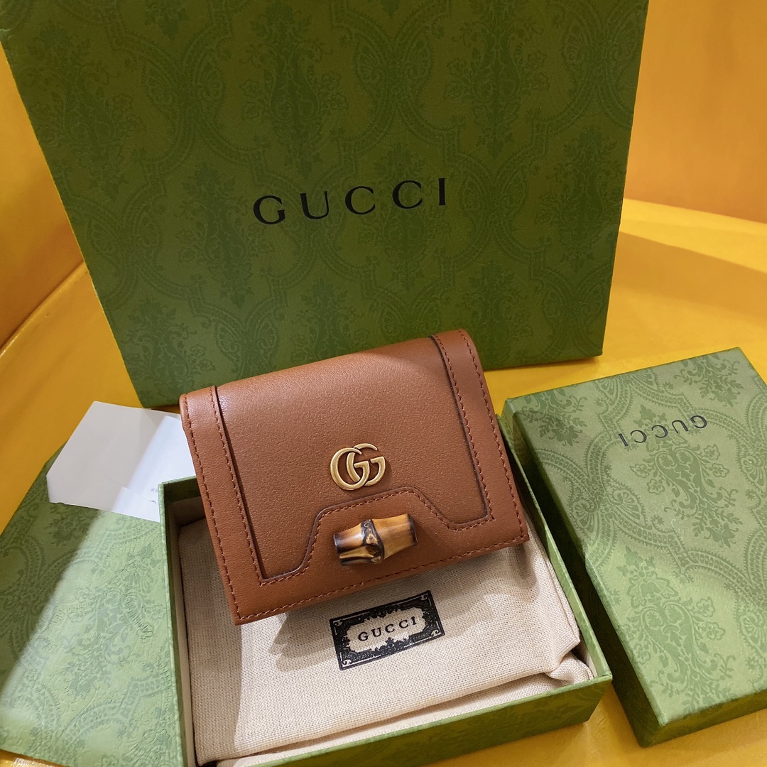 G*u*i wallet-11*8* 2.5cm