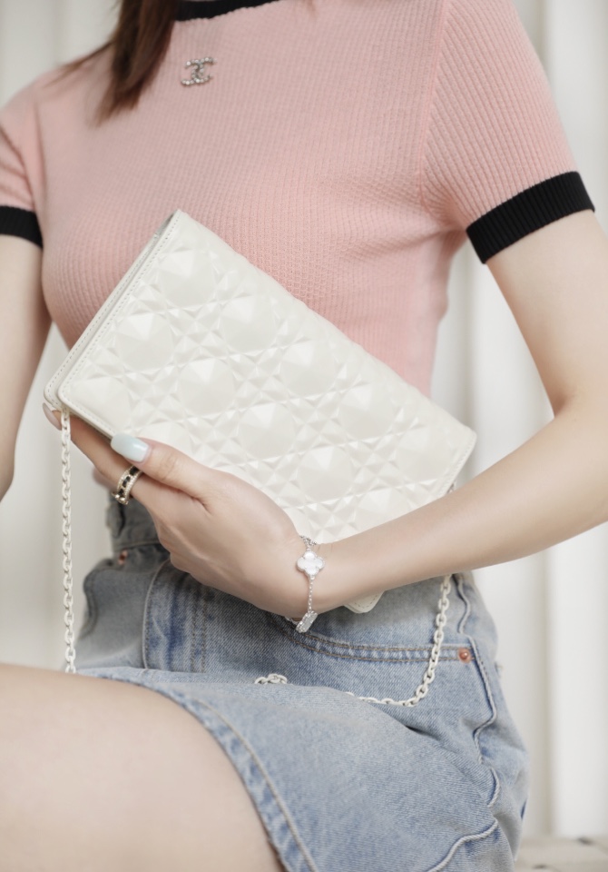 D*or wallet on chain-21.5*11.5*3cm