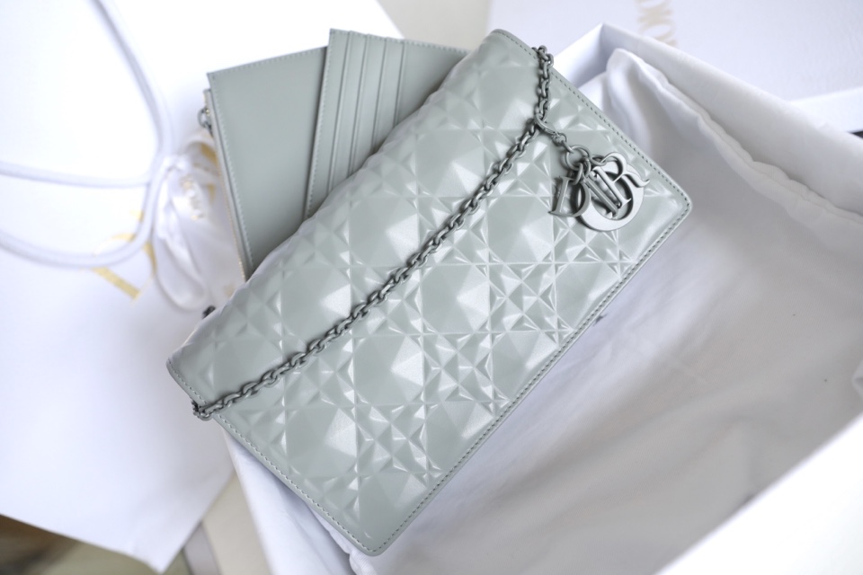 D*or wallet on chain-21.5*11.5*3cm