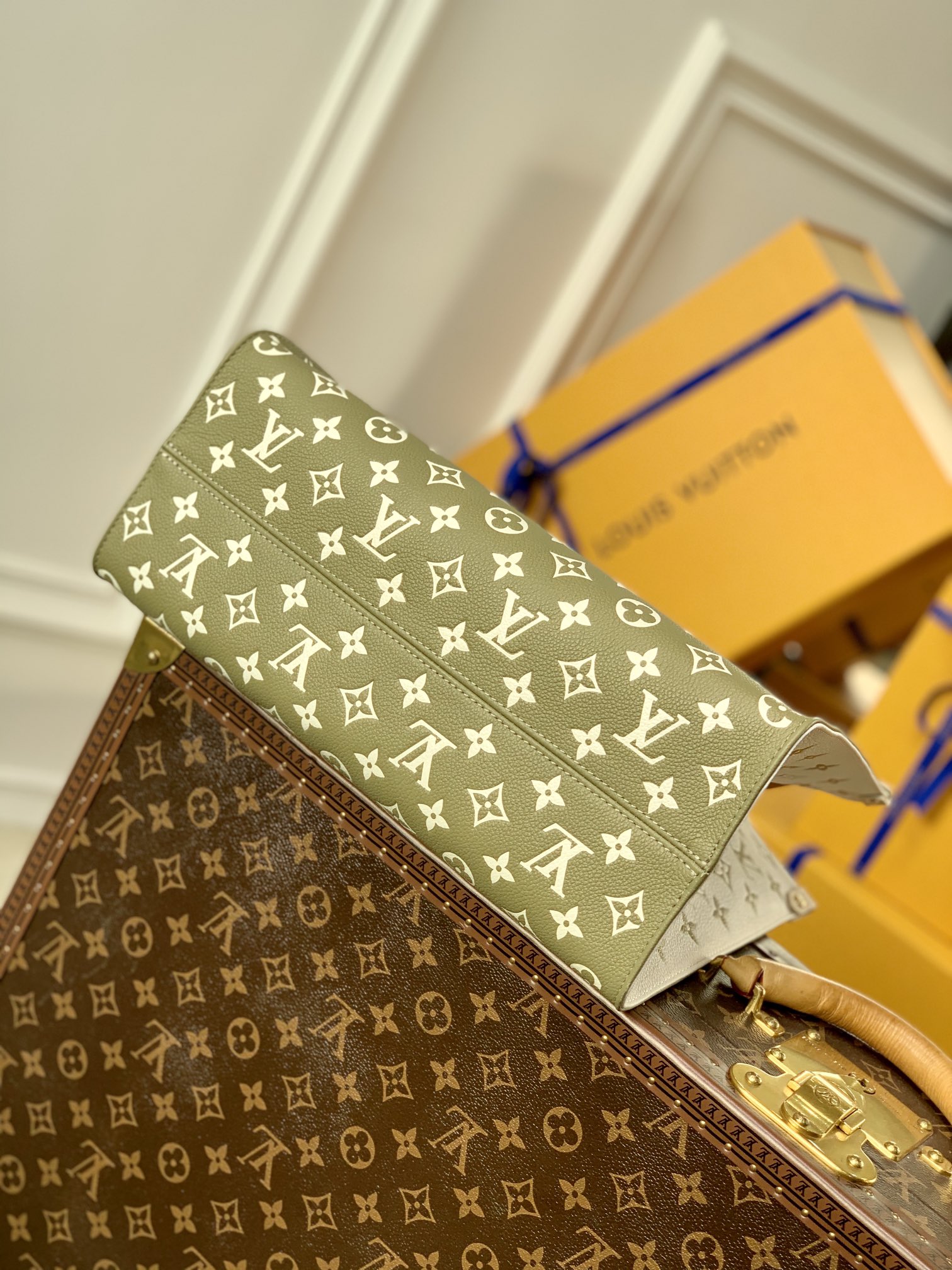 l0*is V*t0n spring in the city onthego handbag-35*27*14cm