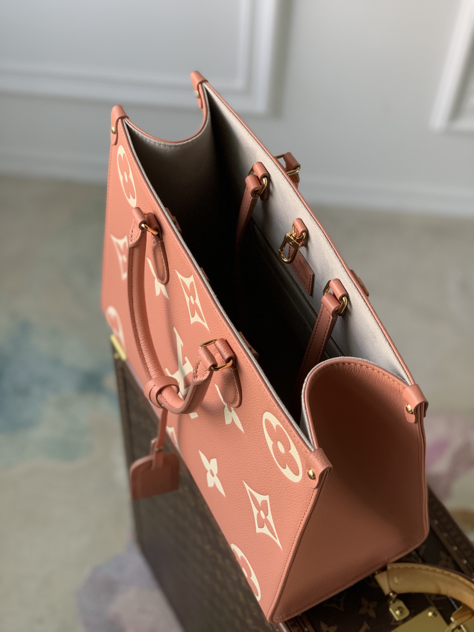 l0*is V*t0n onthego handbag-35*27*14cm