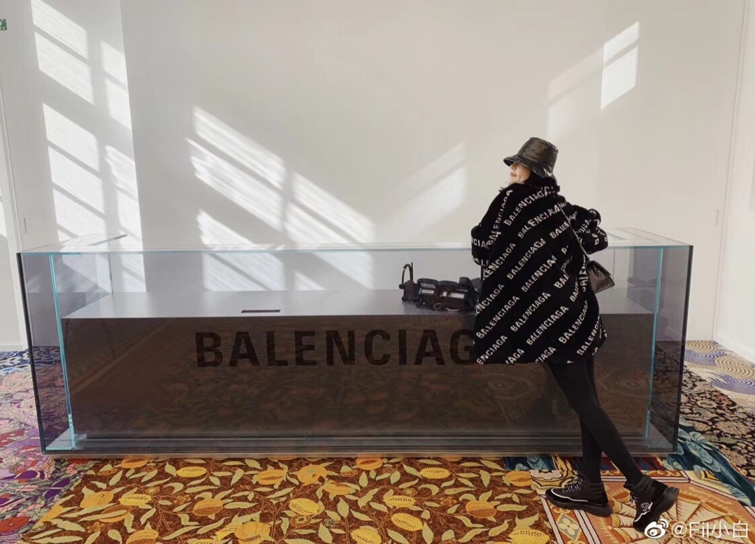 Ba*len*cia*ga fleece
