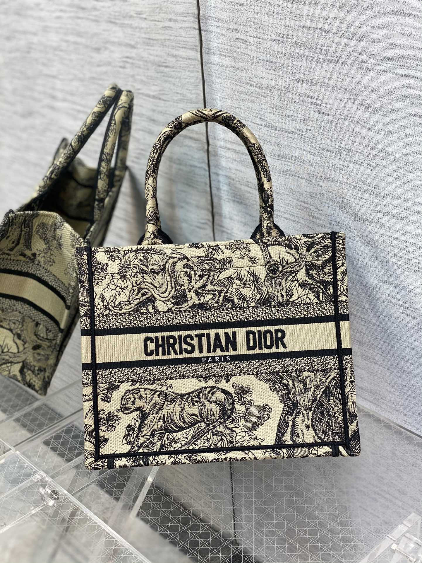 D*or small book tote-26*8*22cm