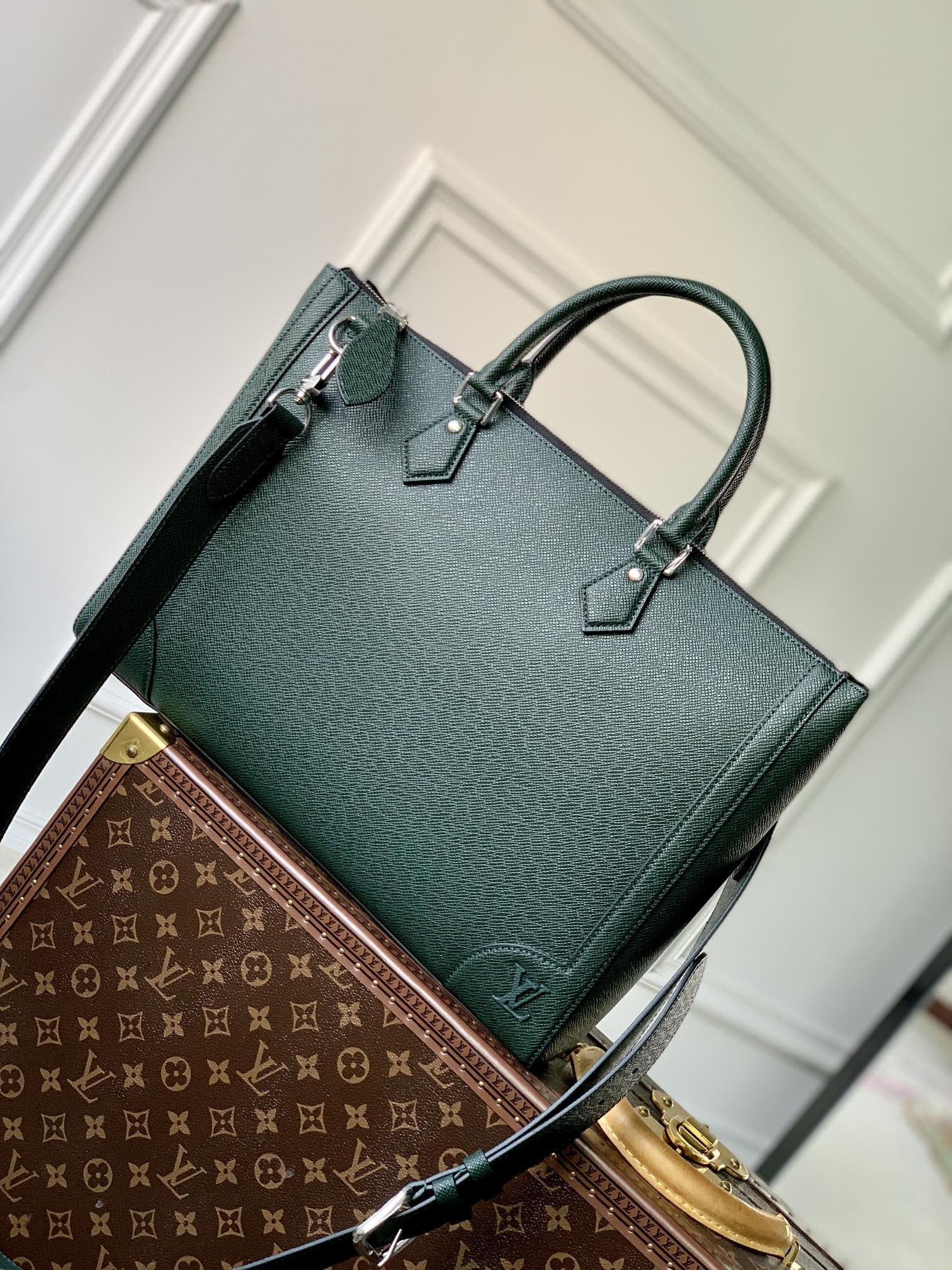l0*is V*t0n slim briefcase-40 x 29 x 4cm