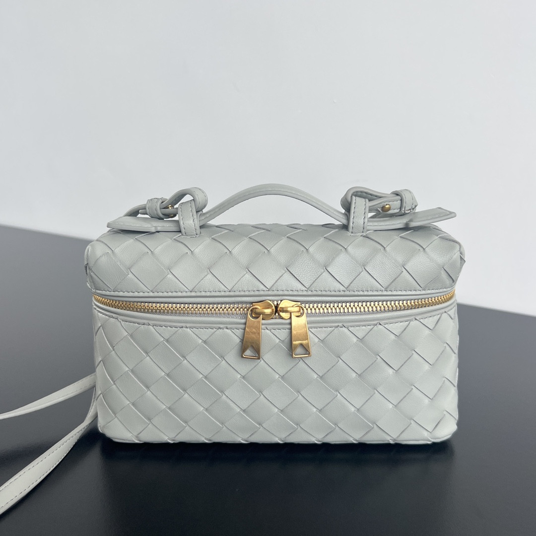b0tte*a Ven*ta vanity case bag-22x12.5x5cm
