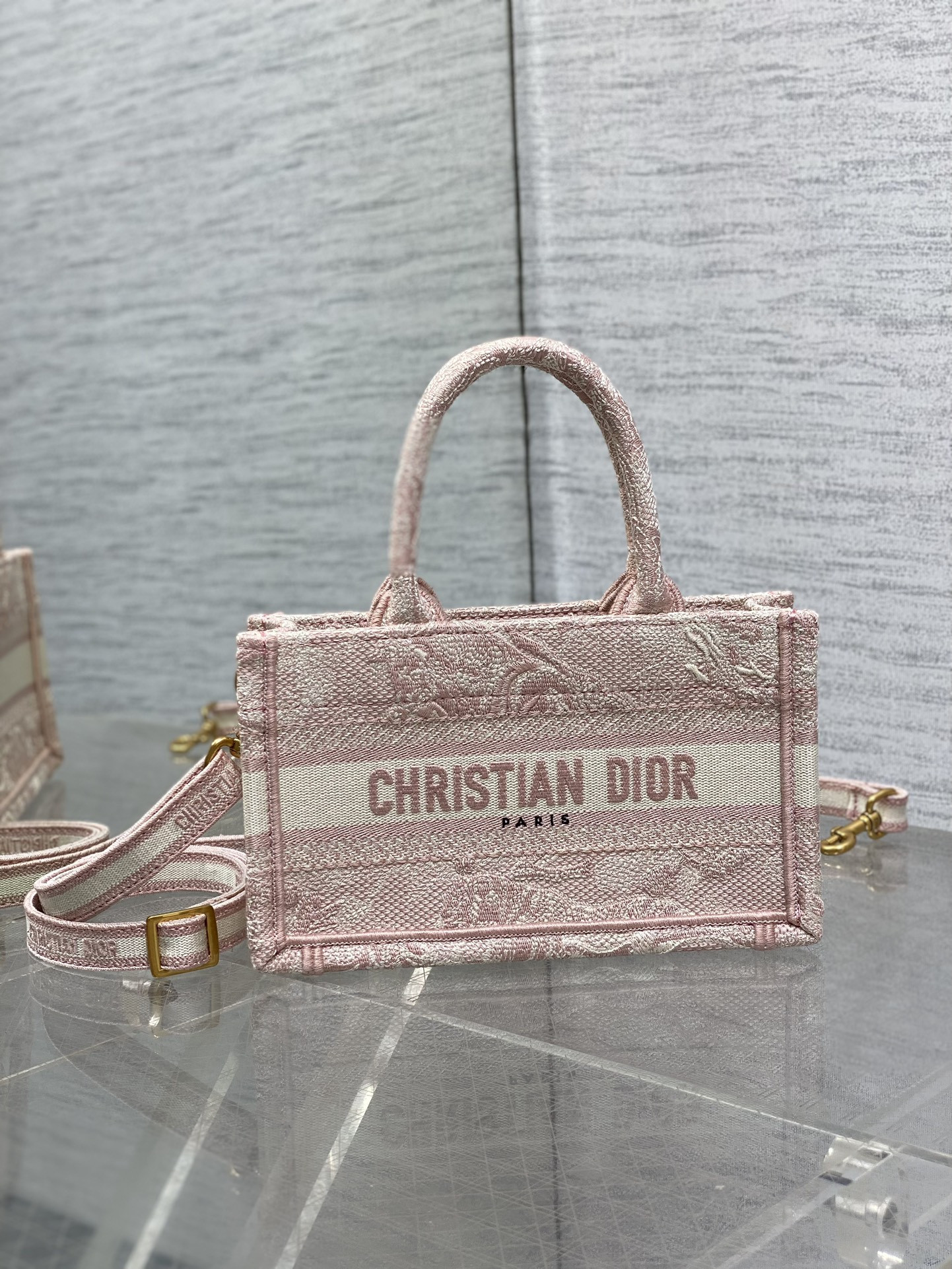 D*or book tote-21.5*13*7.5cm