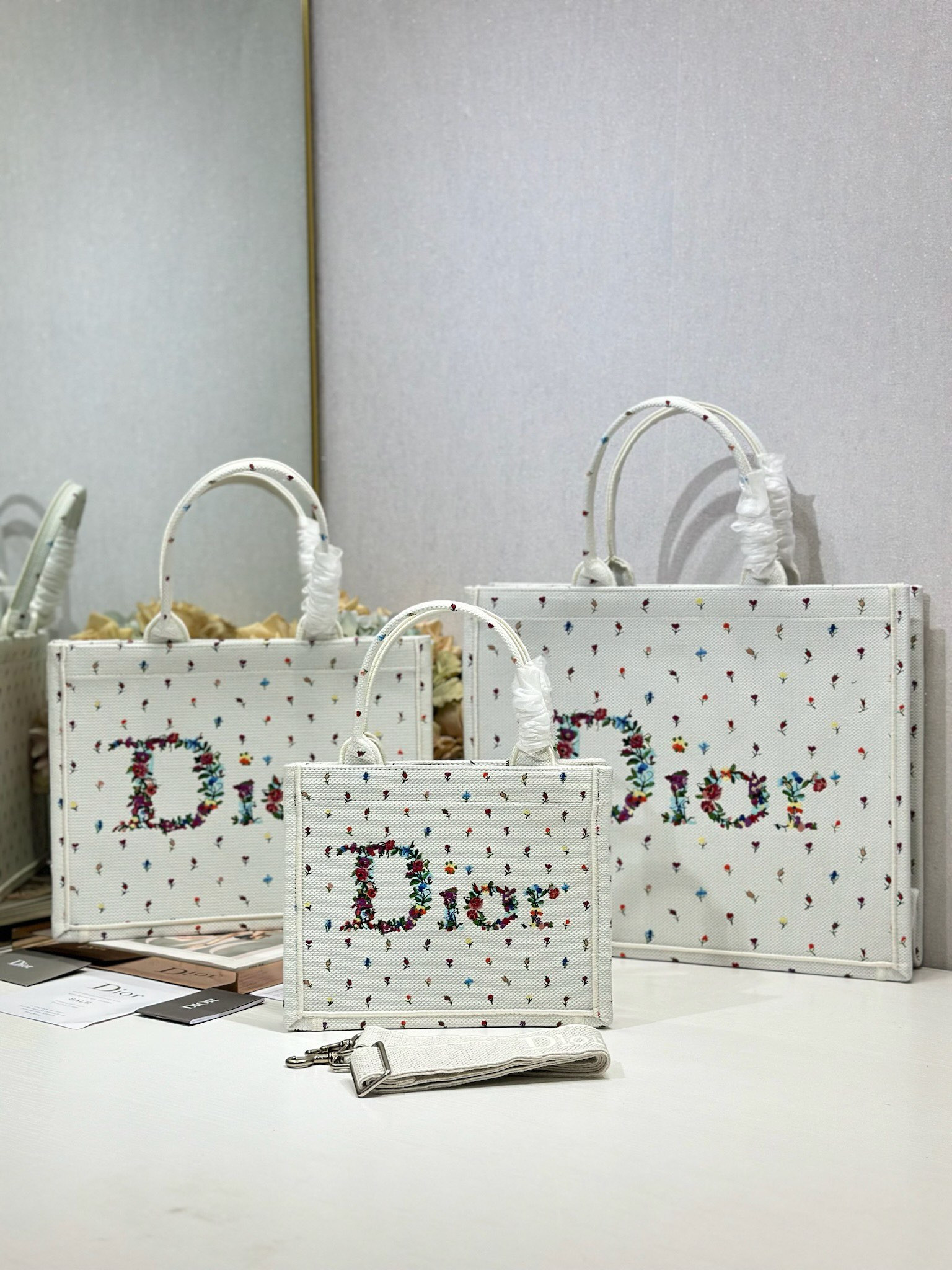 Diro Book Tote