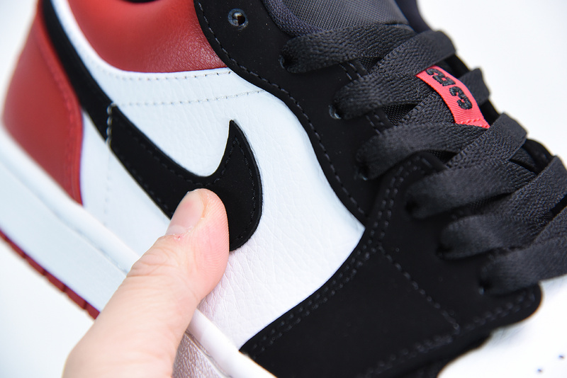 AIR JORDAN 1 LOW 