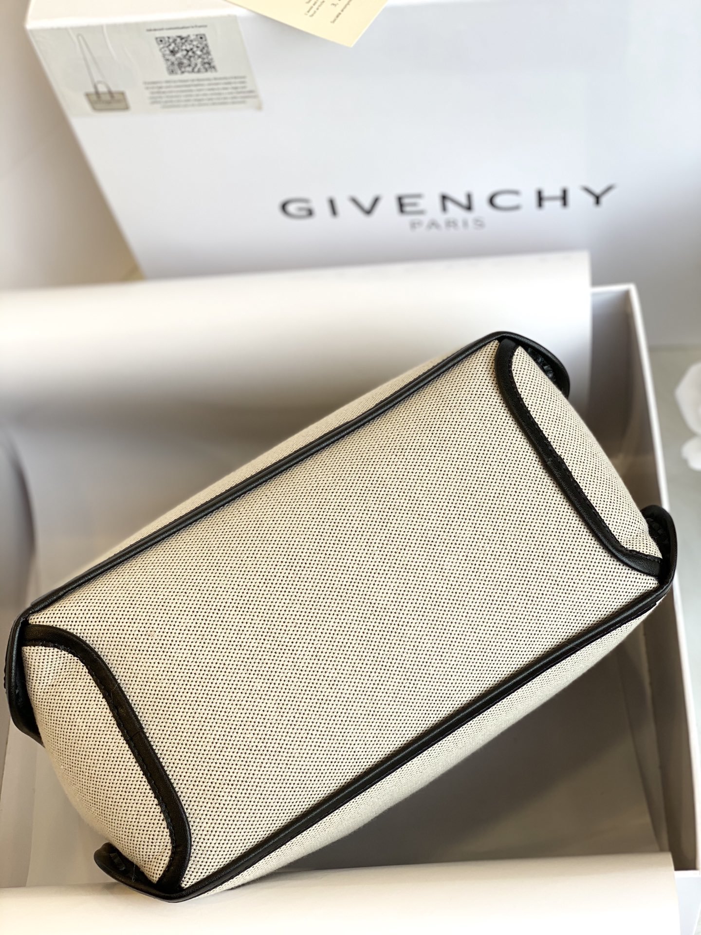 G1uenchy bond tote-21*32*14cm