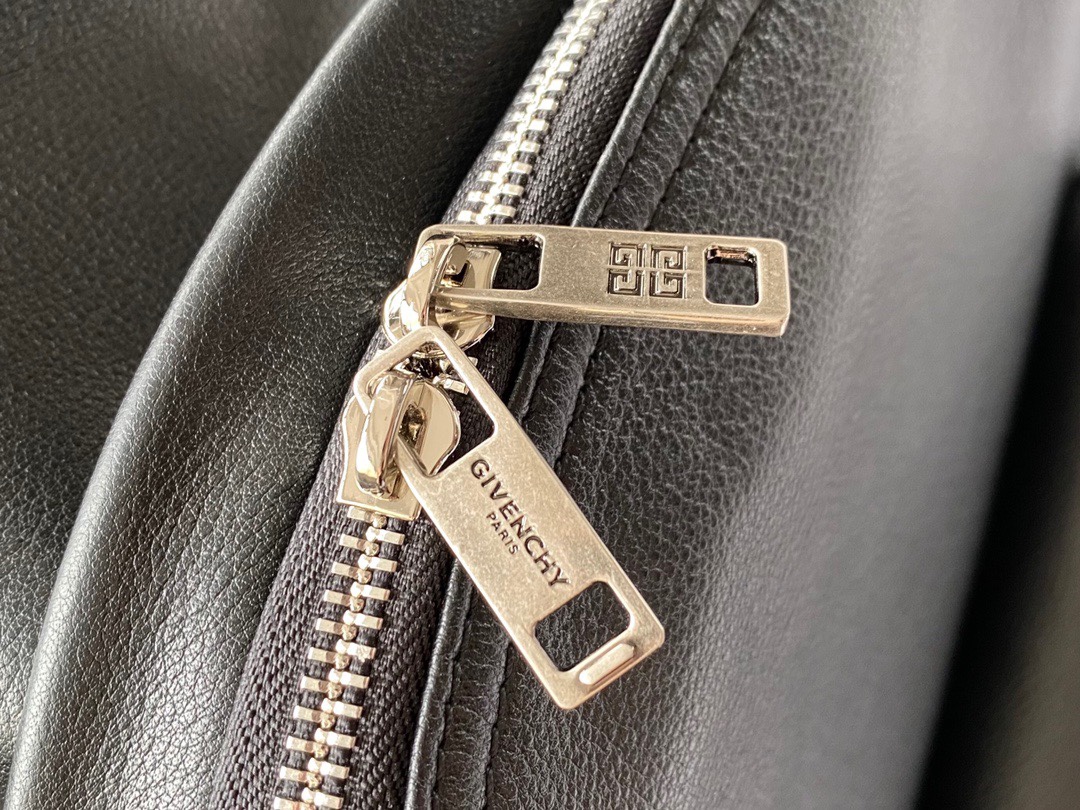 G1uenchy backpack-28x40x15cm