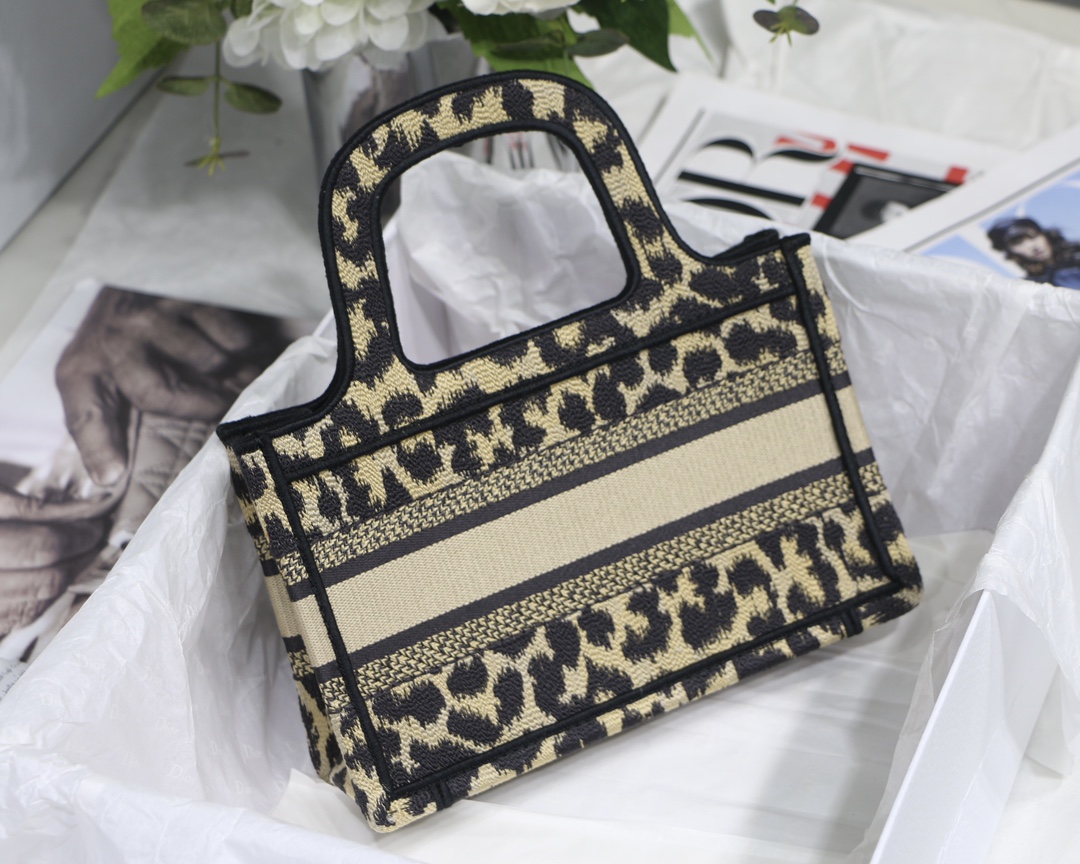 D*or mini book tote-23*17*7cm