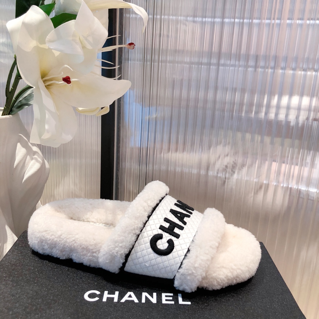 Ch@nel Slippers