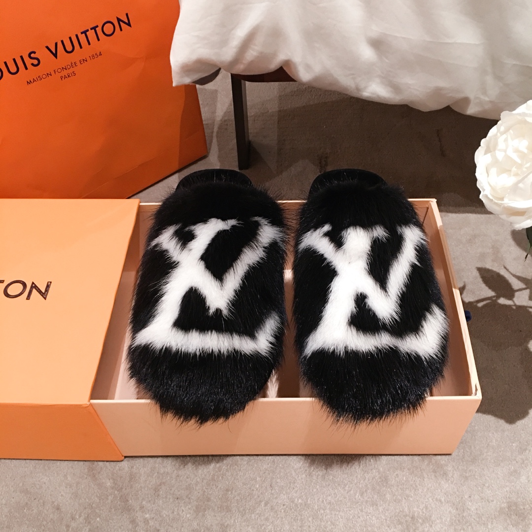 l0*is V*t0n slippers