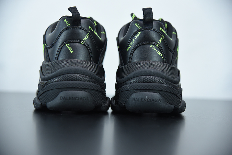 Ba*len*cia*ga triple s