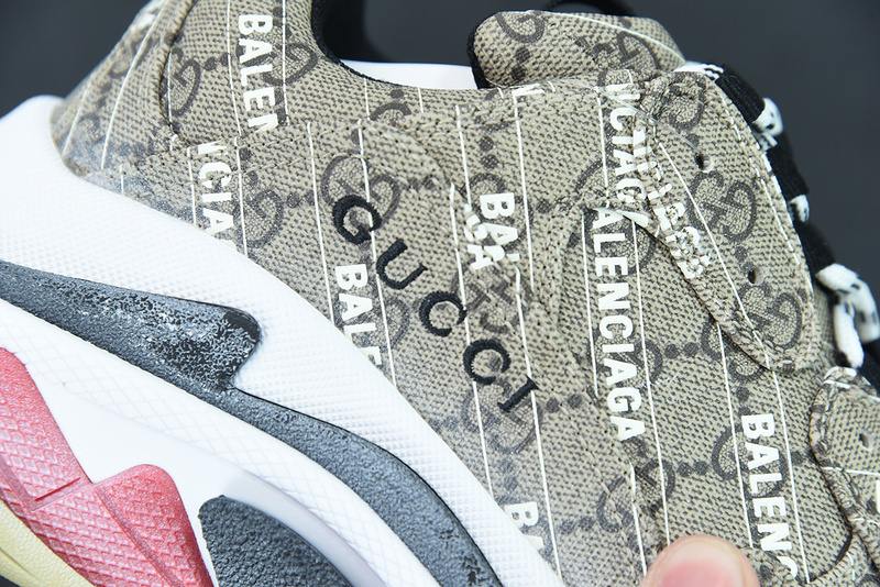Ba*len*cia*ga triple s