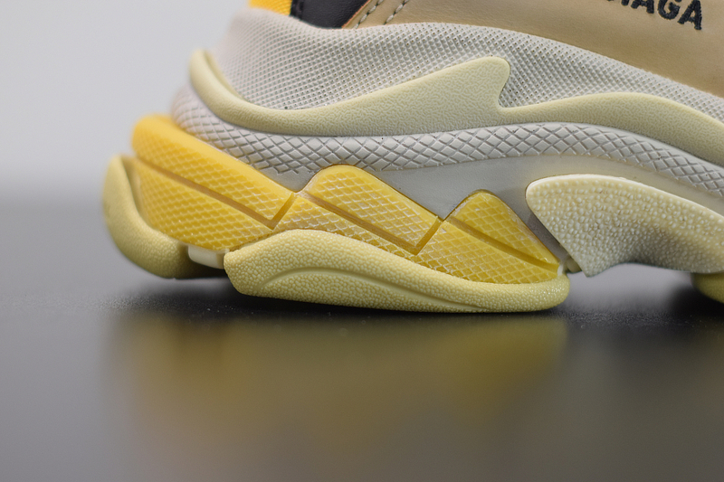 Ba*len*cia*ga triple s