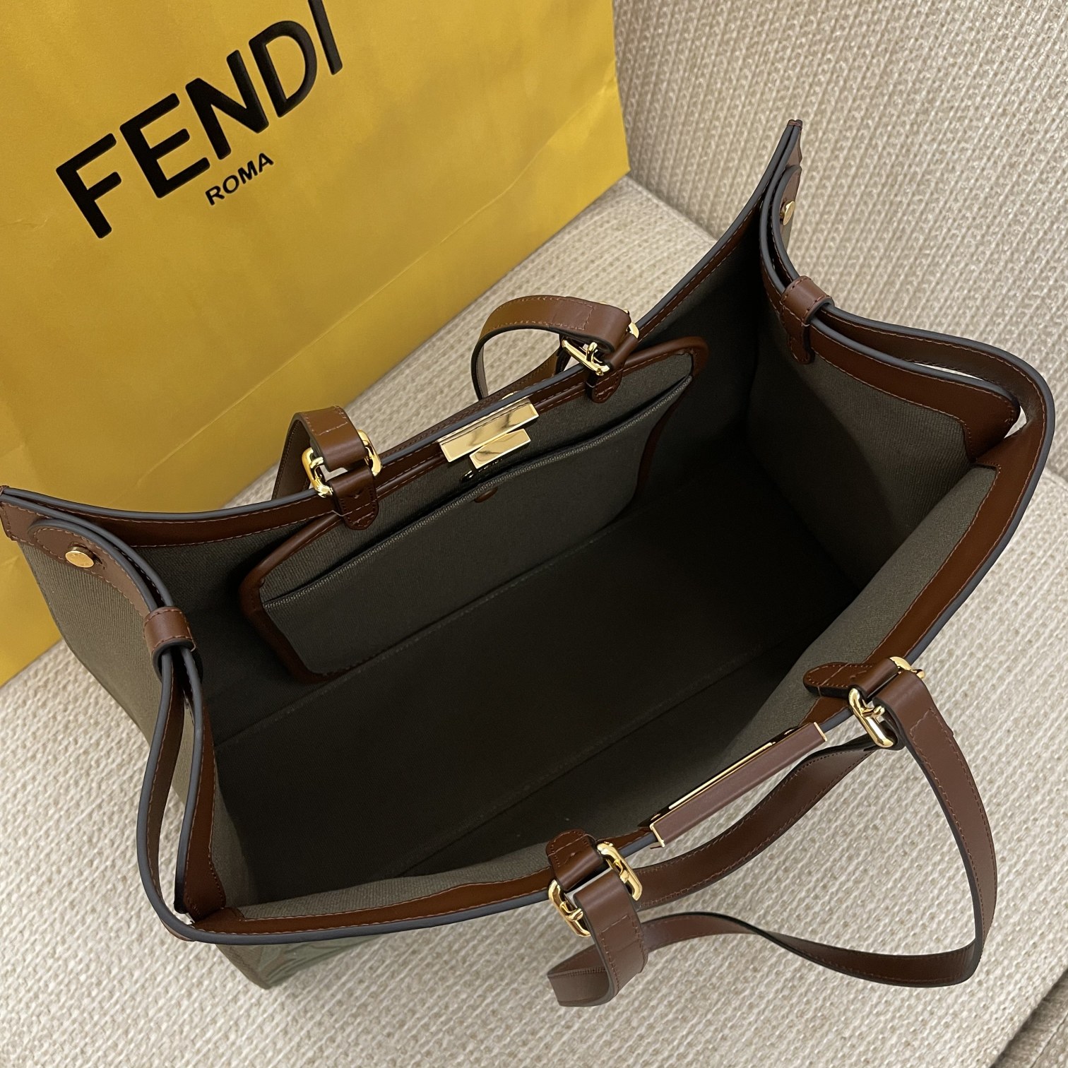F**di peekabootote-41*29*16cm