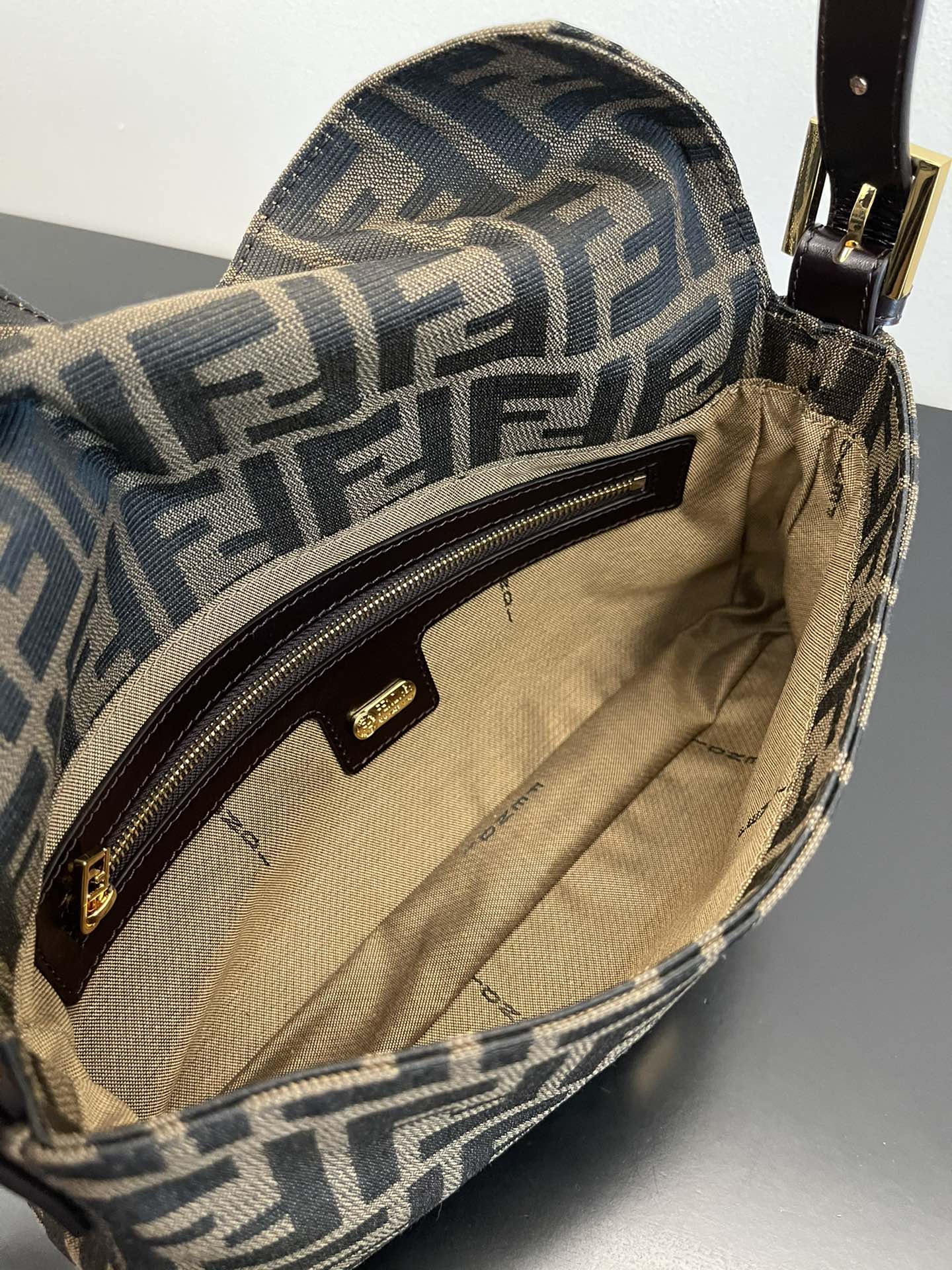 F**di medium baguette bag-26x15x4cm