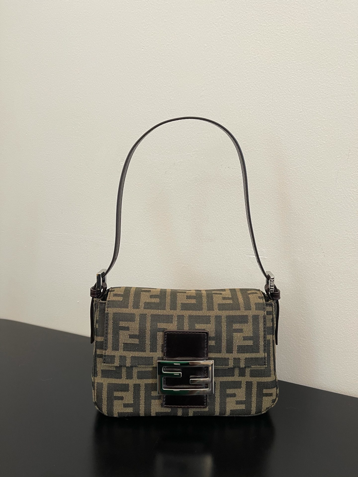 F**di small baguette bag-20x15x9cm