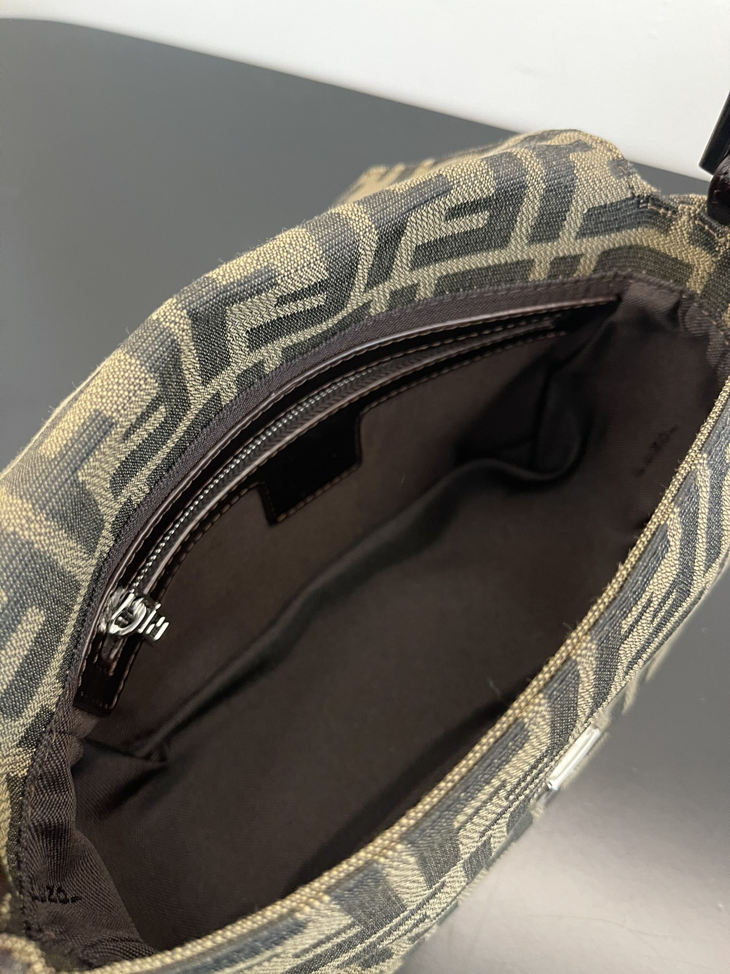 F**di small baguette bag-20x15x9cm