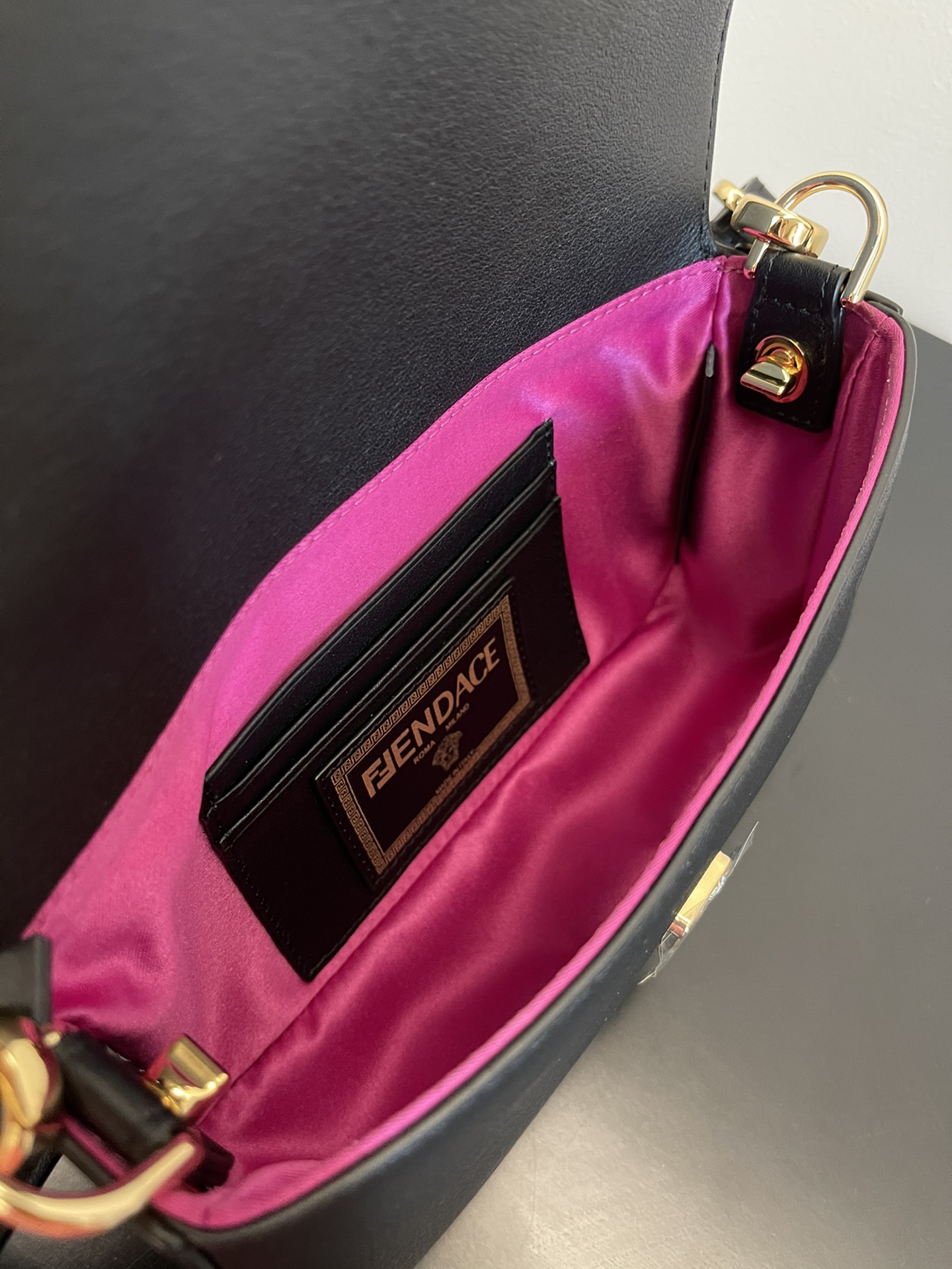 F**di small baguette bag-20x15x9cm
