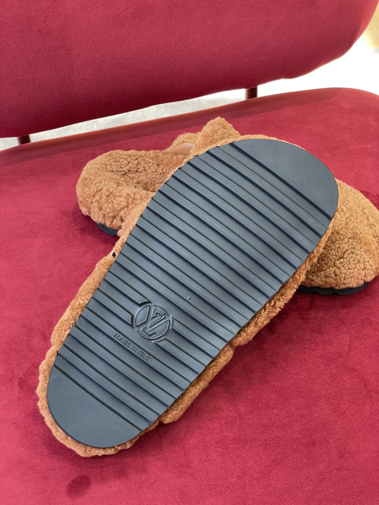 l0*is V*t0n winter break comfert sandals