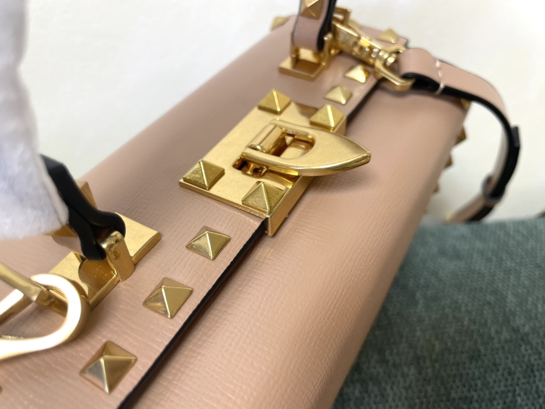 Va1e*ntin0 garavani rockstud alcove-19*12*8cm