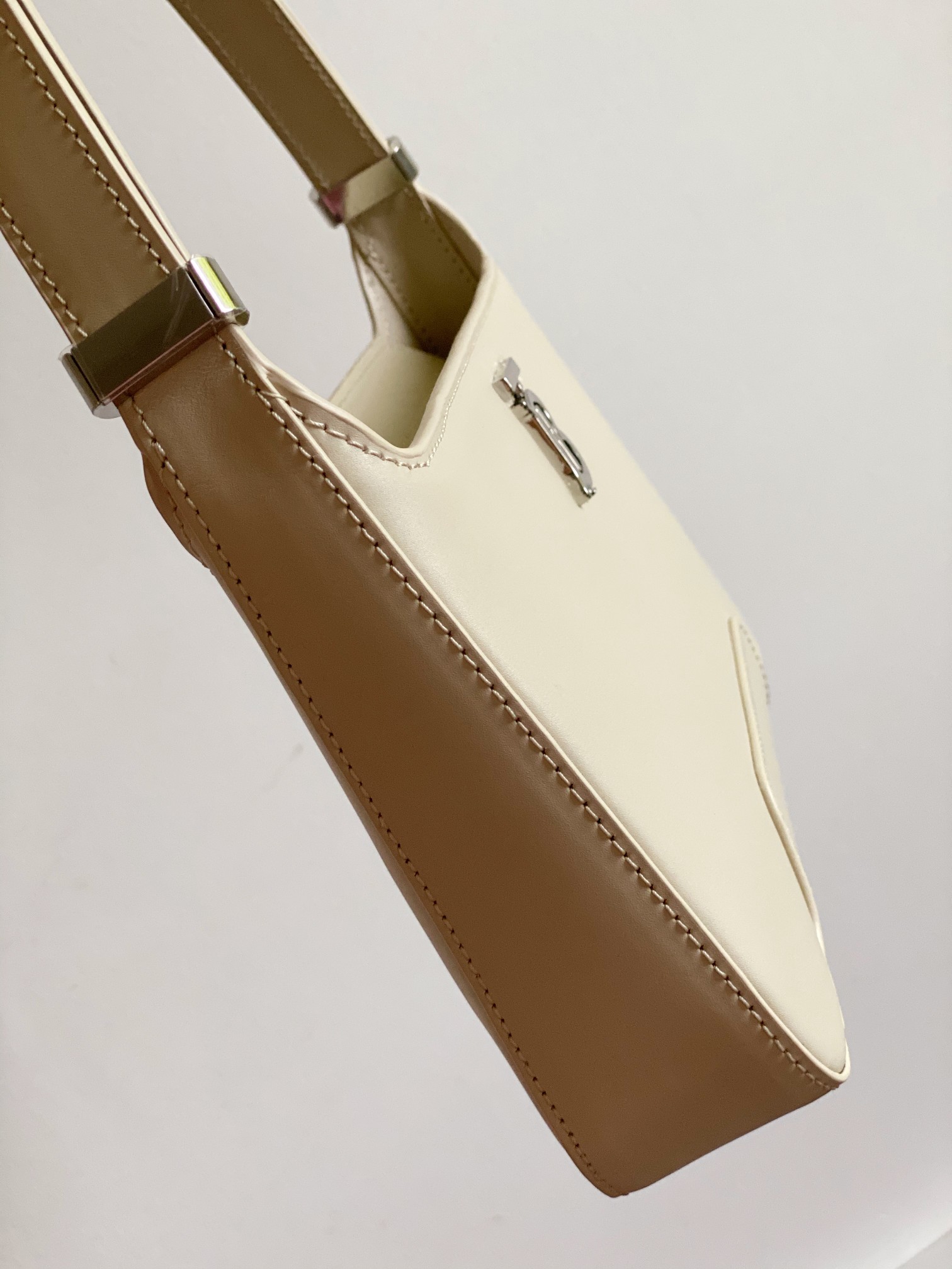 B**rry thomas B**rry bag-28 x 5 x 14cm