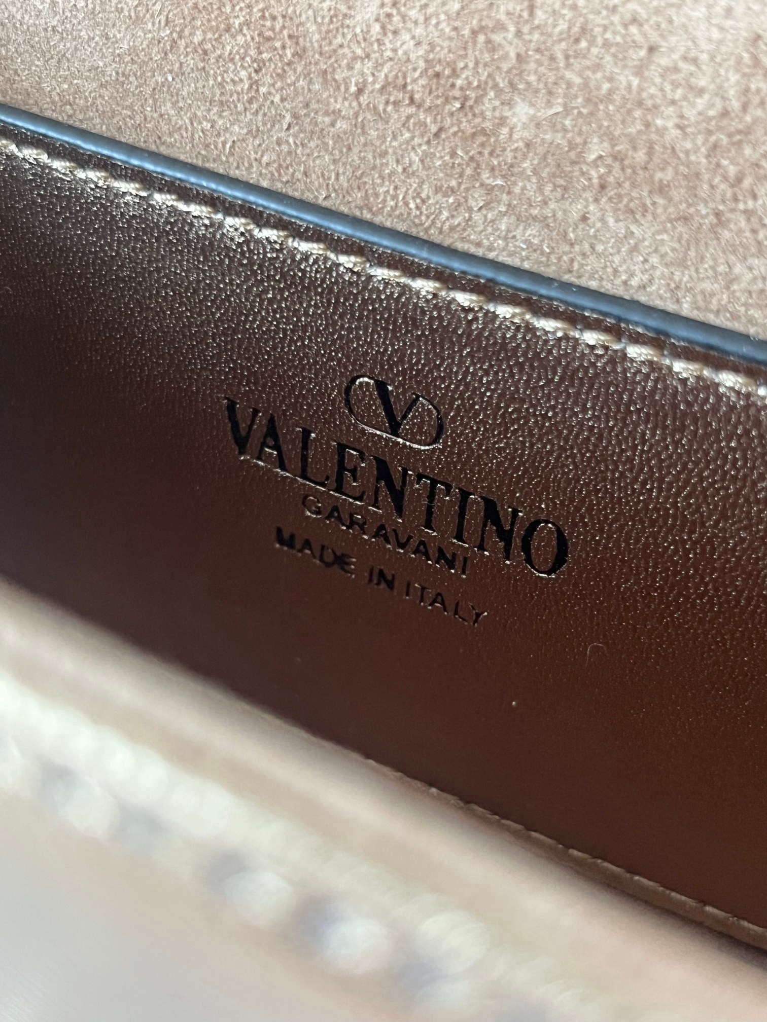 Va1e*ntin0 garavani mini loco-19*10.5*5cm