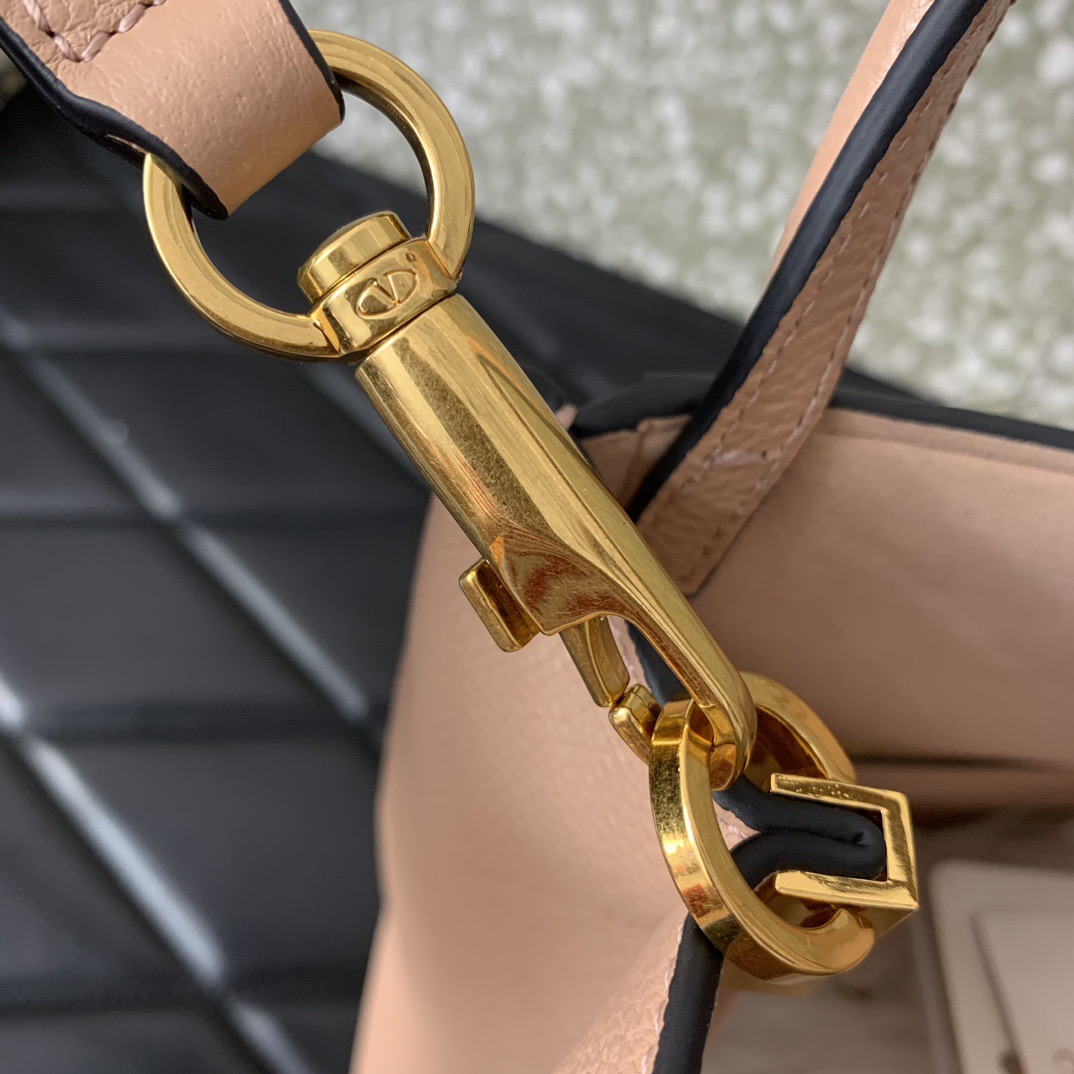 Va1e*ntin0 garavani alltime small handbag in grainy -26*21*17cm