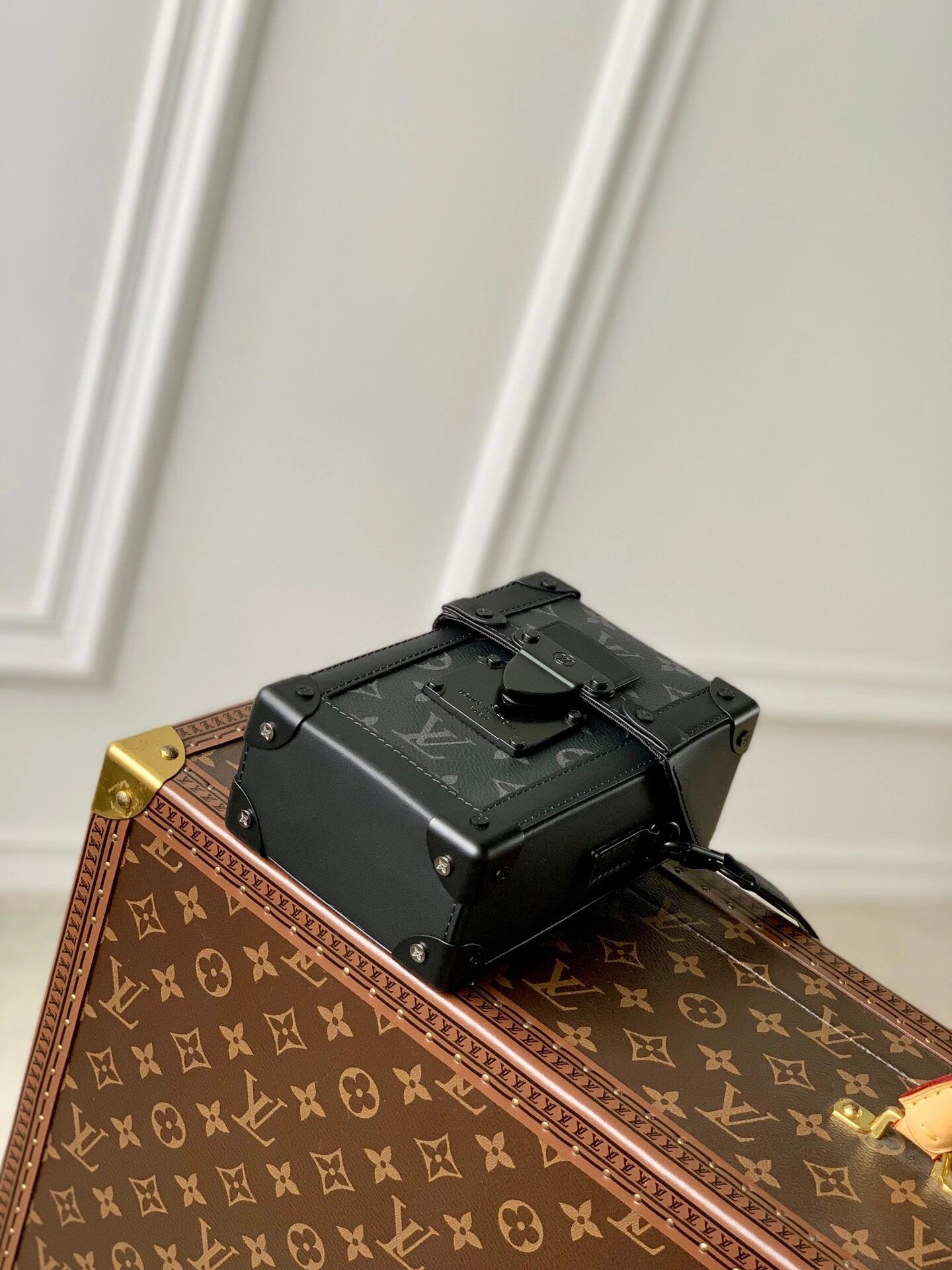 l0*is V*t0n trunk vertical-10.7*17.5*6.8cm
