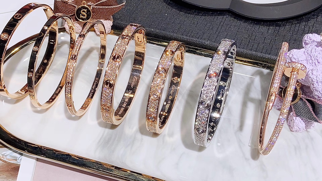 Ca*t*er bracelet