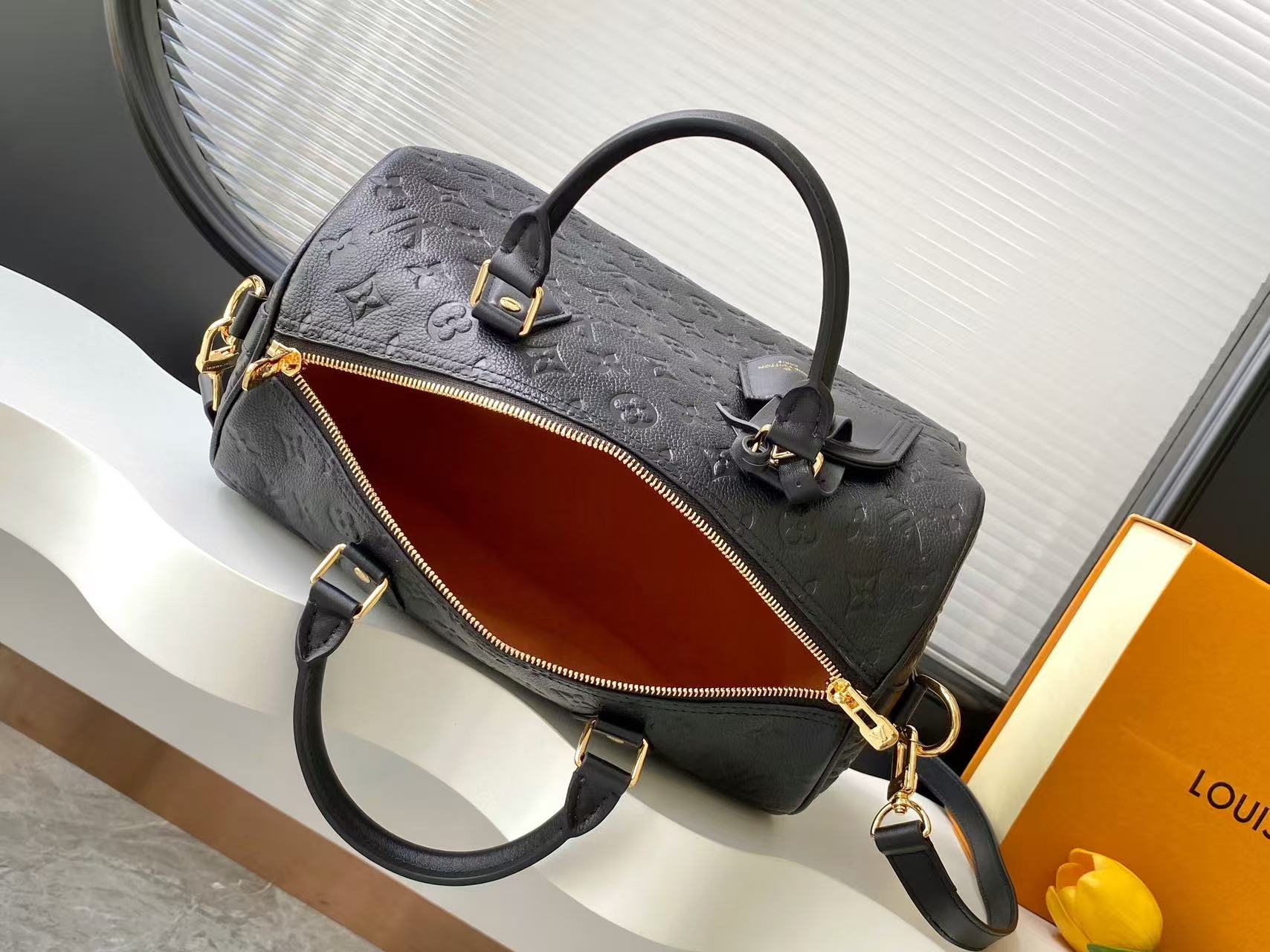 l0vis Vvtt0n speedy soft 30 bag -21 x 17 x 30cm