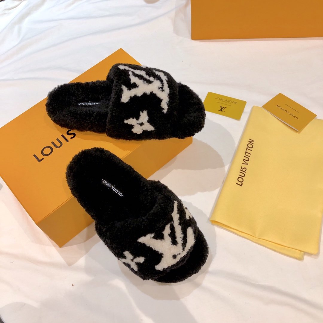 l0*is V*t0n wool slippers